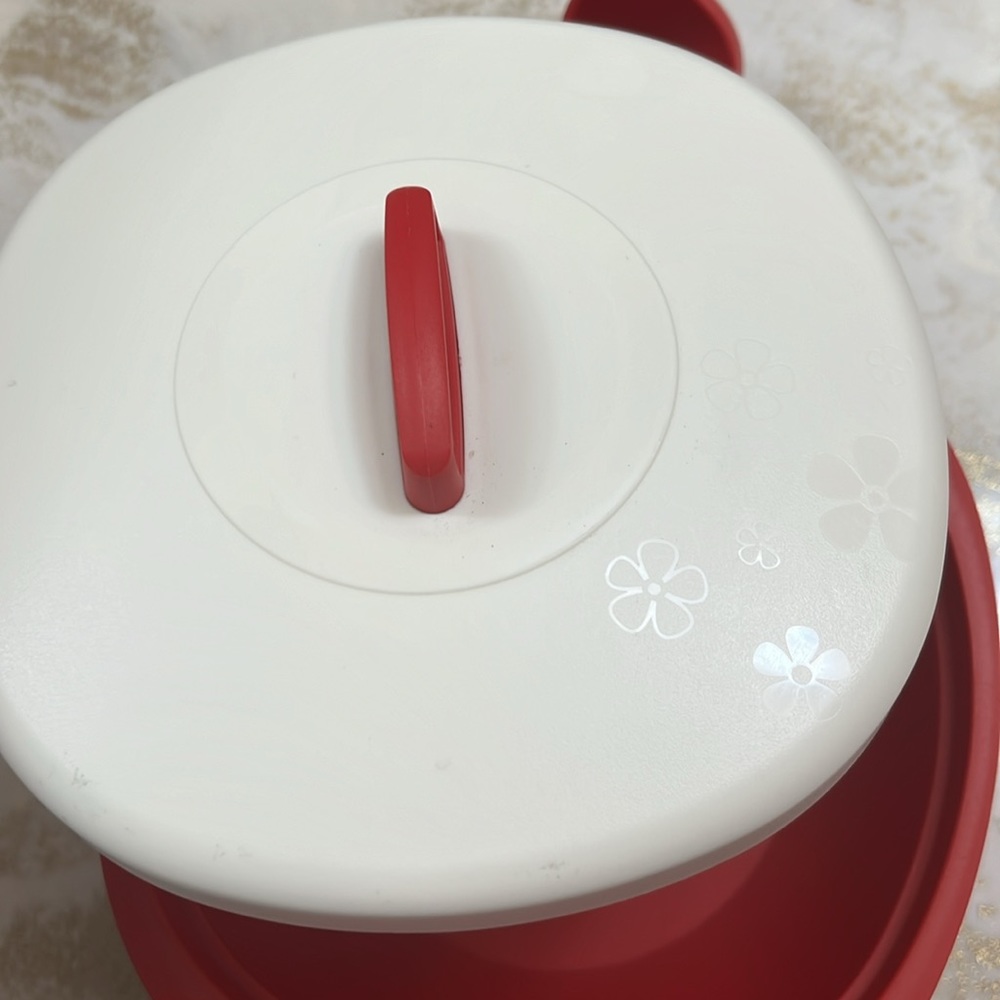 Tupperware Legacy Soup Server Bowl w/ Ladle 7 1/2 Cups - Picture 8 of 8
